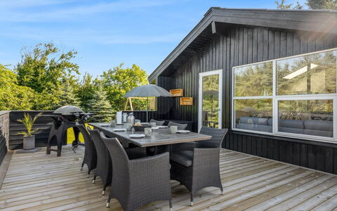Ema - 1.9Km from the Sea: Hout, Dak, Architectuur, Huis, Huis, Verblijf, Siding, Hardwood, Helling, Landgoed