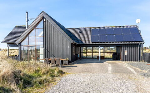 Lilie - 350M from the Sea: Meubilair, Interieur Ontwerp, Flooring, Verdieping, Plafond, Kamer, Stoel, Tafel, Appartement, Keuken En Eettafel