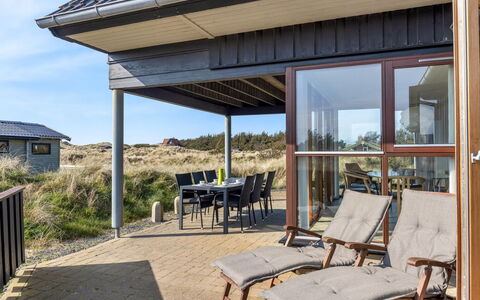 Lilie - 350M from the Sea: Meubilair, Interieur Ontwerp, Flooring, Verdieping, Plafond, Kamer, Stoel, Tafel, Appartement, Keuken En Eettafel
