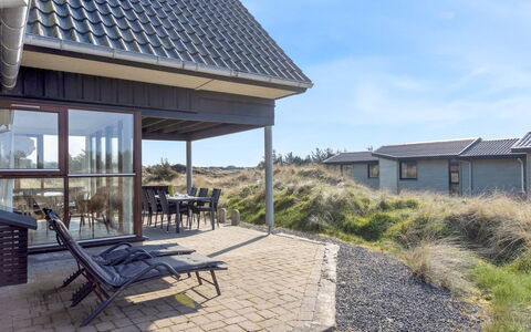Lilie - 350M from the Sea: Meubilair, Interieur Ontwerp, Flooring, Verdieping, Plafond, Kamer, Stoel, Tafel, Appartement, Keuken En Eettafel