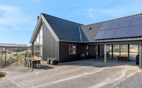 Lilie - 350M from the Sea: Meubilair, Interieur Ontwerp, Flooring, Verdieping, Plafond, Kamer, Stoel, Tafel, Appartement, Keuken En Eettafel