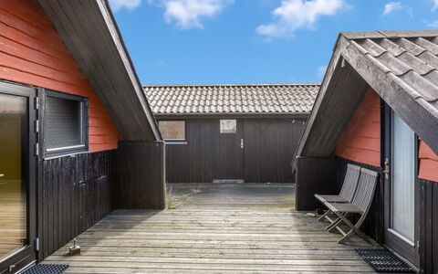 Thorfin - 100M from the Sea: Dak, Huis, Huis, Verblijf, Deur, Siding, Dek, Veranda, Plank, Hardwood