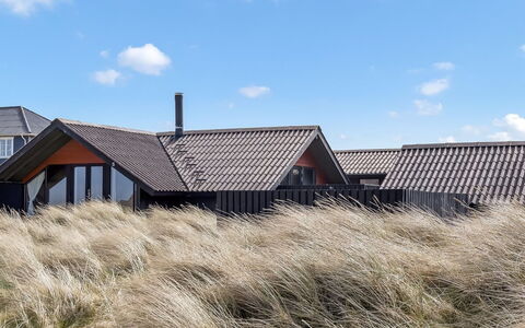 Thorfin - 100M from the Sea: Dak, Huis, Huis, Verblijf, Deur, Siding, Dek, Veranda, Plank, Hardwood