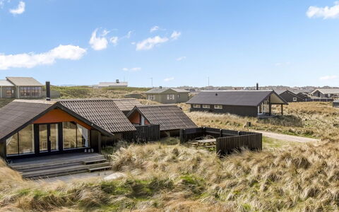 Thorfin - 100M from the Sea: Dak, Huis, Huis, Verblijf, Deur, Siding, Dek, Veranda, Plank, Hardwood