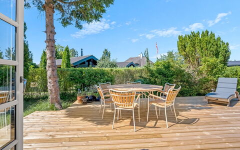 Synnöve - 350M from the Sea: Hout, Houten Vloer, Struik, Veranda, Dek, Hardwood, Meubilair, Land Lot, Tuin