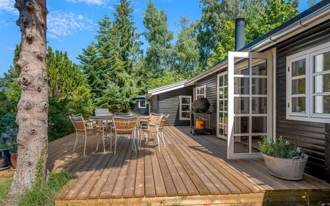 Synnöve - 350M from the Sea: Hout, Huis, Verblijf, Huis, Deur, Veranda, Dek, Hardwood, Siding, Beits