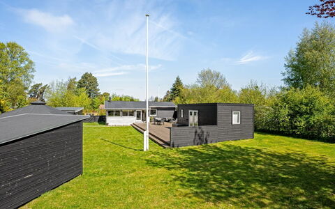 Selve - 600M from the Sea: Hout, Huis, Veranda, Dek, Hardwood, Dak, Beits, Houten Vloer, Eco Hotel