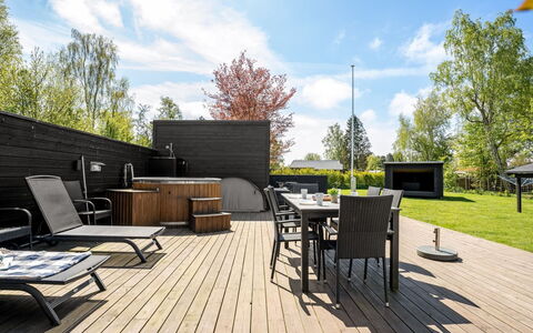 Selve - 600M from the Sea: Hout, Huis, Veranda, Dek, Hardwood, Dak, Beits, Houten Vloer, Eco Hotel