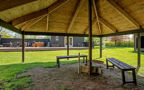 Selve - 600M from the Sea: Hout, Huis, Veranda, Dek, Hardwood, Dak, Beits, Houten Vloer, Eco Hotel
