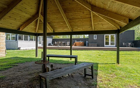 Selve - 600M from the Sea: Hout, Huis, Veranda, Dek, Hardwood, Dak, Beits, Houten Vloer, Eco Hotel
