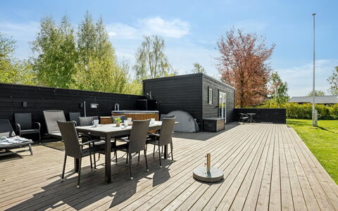 Selve - 600M from the Sea: Hout, Huis, Veranda, Dek, Hardwood, Dak, Beits, Houten Vloer, Eco Hotel