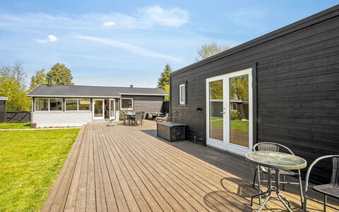 Selve - 600M from the Sea: Hout, Huis, Veranda, Dek, Hardwood, Dak, Beits, Houten Vloer, Eco Hotel