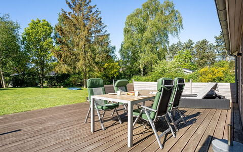 Rohan - 700M from the Sea: Meubilair, Interieur Ontwerp, Stoel, Flooring, Tafel, Toevlucht, Verdieping, Plafond, Kamer, Eco Hotel