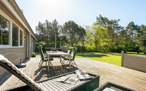 Rohan - 700M from the Sea: Meubilair, Interieur Ontwerp, Stoel, Flooring, Tafel, Toevlucht, Verdieping, Plafond, Kamer, Eco Hotel