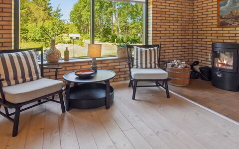 Kersta - 3.3Km from the Sea: Meubilair, Hout, Stoel, Flooring, Interieur Ontwerp, Tafel, Verdieping, Beits, Hardwood, Woonkamer