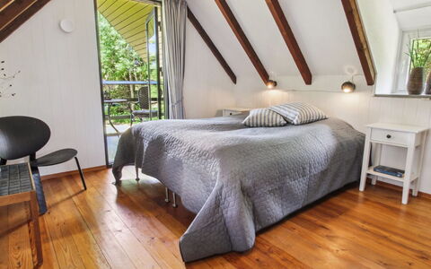 Kersta - 3.3Km from the Sea: Bed, Meubilair, Interieur Ontwerp, Flooring, Slaapkamer, Hout, Verdieping, Houten Vloer, Plafond, Laken