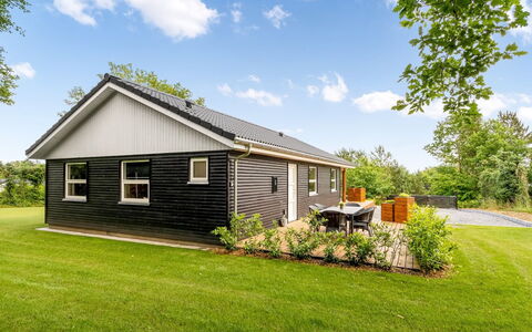 Skip - 300M to the Fjord: Meubilair, Interieur Ontwerp, Flooring, Verdieping, Plafond, Kamer, Stoel, Tafel, Appartement, Keuken En Eettafel