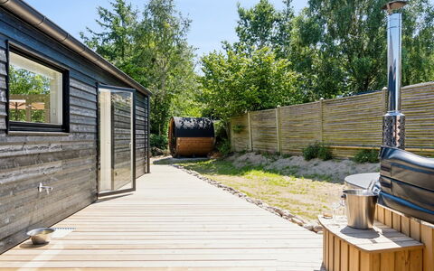 Lonneke - 450M from the Sea: Dak, Huis, Huis, Verblijf, Deur, Siding, Dek, Veranda, Plank, Hardwood
