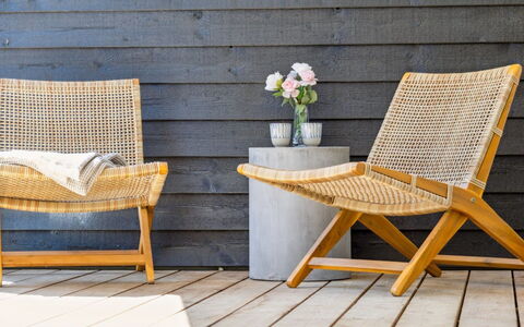 Lonneke - 450M from the Sea: Dak, Huis, Huis, Verblijf, Deur, Siding, Dek, Veranda, Plank, Hardwood