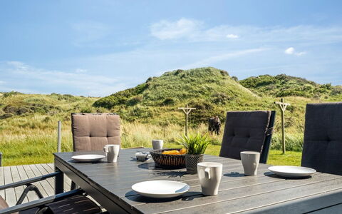 Senija - 334M from the Sea: Hout, Huis, Veranda, Dek, Hardwood, Dak, Beits, Houten Vloer, Eco Hotel