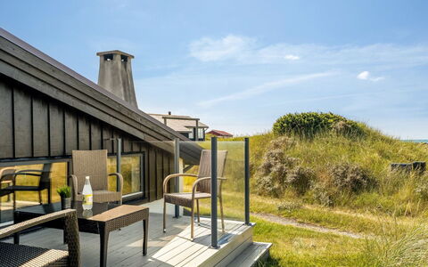 Senija - 334M from the Sea: Hout, Huis, Veranda, Dek, Hardwood, Dak, Beits, Houten Vloer, Eco Hotel