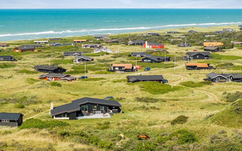 Senija - 334M from the Sea: Hout, Huis, Veranda, Dek, Hardwood, Dak, Beits, Houten Vloer, Eco Hotel