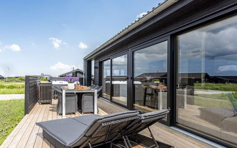 Ata - 400M from the Sea: Meubilair, Interieur Ontwerp, Flooring, Verdieping, Plafond, Kamer, Stoel, Tafel, Appartement, Keuken En Eettafel