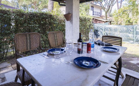 Dimora Del Capitano: Tafel, Tableware, Meubilair, Fabriek, Stoel, Gebouw, Buitentafel, Boom, Buitenmeubels, Huis