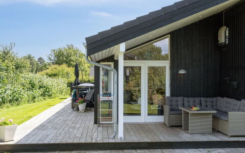 Tuulikki - 100M from the Sea: Bergachtig Landvormen, Berg, Heuvel, Bergketen, Heuvel Station, Menselijke Nederzetting, Stedelijk Ontwerp, Alpen, Vallei, Top