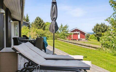 Tuulikki - 100M from the Sea: Bergachtig Landvormen, Berg, Heuvel, Bergketen, Heuvel Station, Menselijke Nederzetting, Stedelijk Ontwerp, Alpen, Vallei, Top