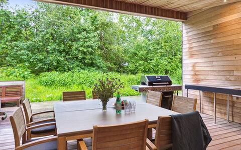 Zezilie - 500M from the Sea: Dak, Huis, Huis, Verblijf, Deur, Siding, Dek, Veranda, Plank, Hardwood