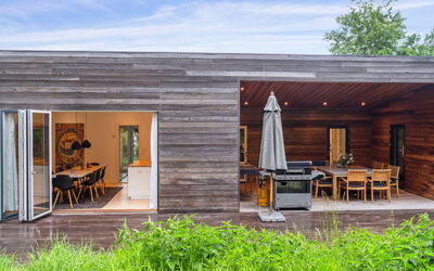Zezilie - 500M from the Sea