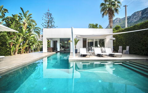 Terrasini Luxury Villa: Water, Lucht, Fabriek, Zwembad, Gebouw, Boom, Schaduw, Buitenmeubels, Samengesteld Materiaal, Vrije Tijd