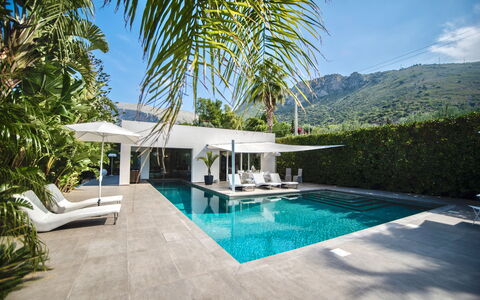 Terrasini Luxury Villa: Lucht, Water, Eigendom, Fabriek, Gebouw, Zwembad, Azure, Wolk, Buitenmeubels, Schaduw