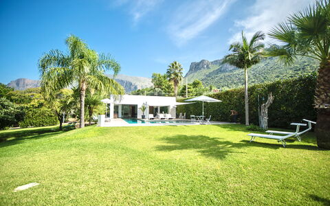 Terrasini Luxury Villa: Fabriek, Lucht, Wolk, Groen, Boom, Gebouw, Natuurlijk Landschap, Arecales, Land Lot, Schaduw
