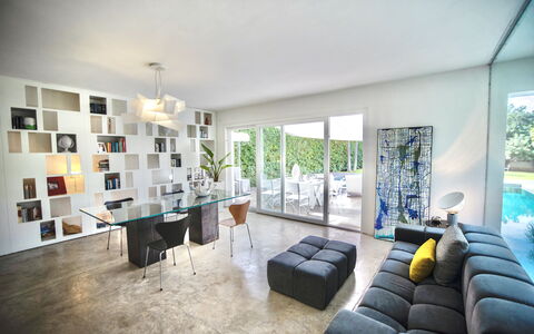 Terrasini Luxury Villa: Meubilair, Interieur Ontwerp, Verlichting, Woonkamer, Flooring, Verdieping, Gebouw, Tafel, Fotolijst, Bankstel