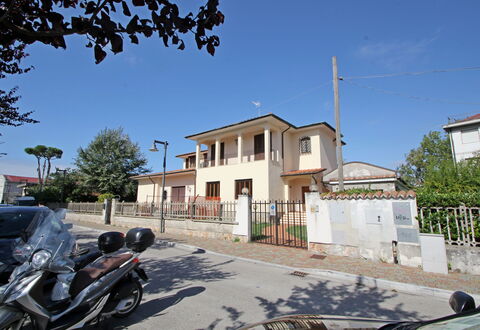 Appartamento Levante: Lucht, Gebouw, Eigendom, Fabriek, Wiel, Venster, Infrastructuur, Weg Oppervlak, Boom