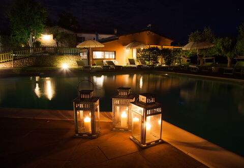 Villa Angelica: Water, Eigendom, Gebouw, Fabriek, Zwemwater, Boom, Lucht, Huis, Zwembad