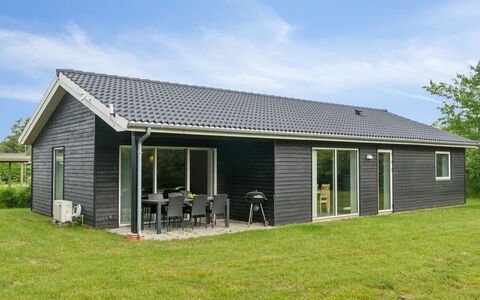 Dorreth - 3.2Km from the Sea: Blauw, Struik, Verblijf, Groundcover, Tuin, Landgoed, Schaduw, Landscaping, Boerderij, Eco Hotel