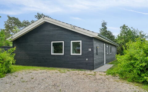 Dorreth - 3.2Km from the Sea: Blauw, Struik, Verblijf, Groundcover, Tuin, Landgoed, Schaduw, Landscaping, Boerderij, Eco Hotel