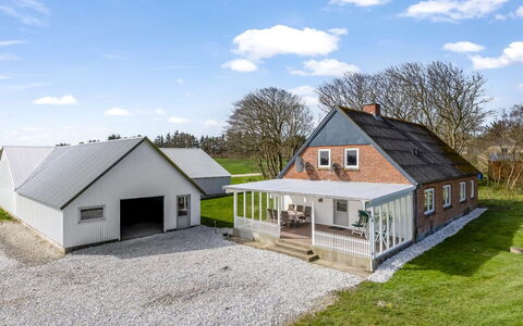 Kerrin - 1Km from the Sea: Meubilair, Interieur Ontwerp, Stoel, Flooring, Tafel, Toevlucht, Verdieping, Plafond, Kamer, Eco Hotel
