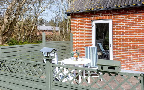 Kerrin - 1Km from the Sea: Meubilair, Interieur Ontwerp, Stoel, Flooring, Tafel, Toevlucht, Verdieping, Plafond, Kamer, Eco Hotel