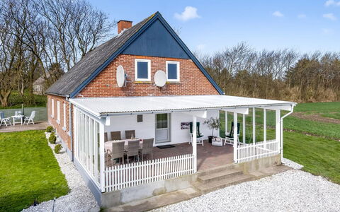 Kerrin - 1Km from the Sea: Meubilair, Interieur Ontwerp, Stoel, Flooring, Tafel, Toevlucht, Verdieping, Plafond, Kamer, Eco Hotel