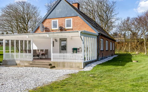 Kerrin - 1Km from the Sea: Meubilair, Interieur Ontwerp, Stoel, Flooring, Tafel, Toevlucht, Verdieping, Plafond, Kamer, Eco Hotel