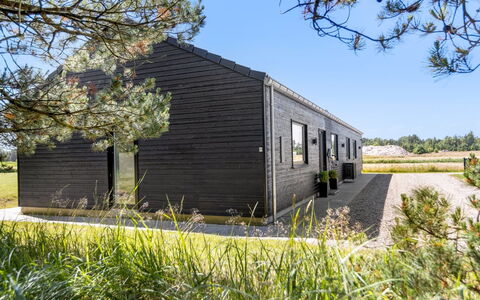 Syni - 450M from the Sea: Dak, Huis, Deur, Verblijf, Schaduw, Siding, Werf, Landgoed, Backyard