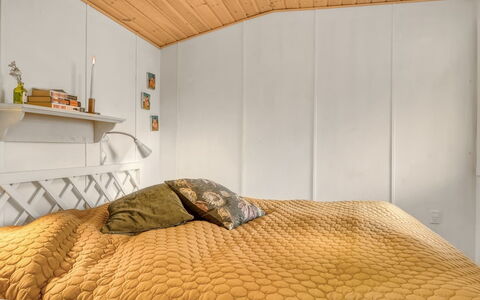 Ellinore - from the Sea: Slaapkamer, Bed, Hout, Laken, Bedding, Interieur Ontwerp, Linens, Flooring, Verdieping, Plafond