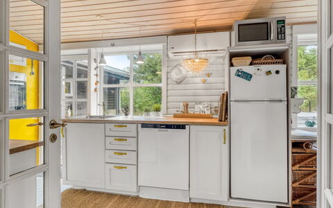 Ellinore - from the Sea: Flooring, Hout, Major Appliance, Interieur Ontwerp, Keuken, Verdieping, Toestel Van De Keuken, Huishoudapparatuur, Huis, Houten Vloer