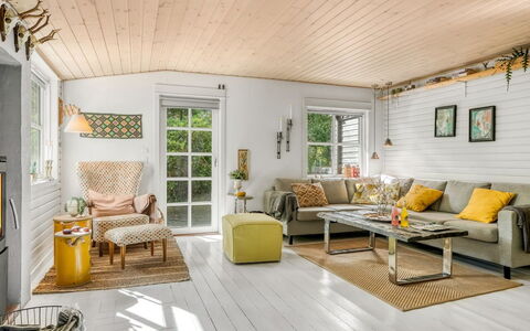 Ellinore - from the Sea: Dak, Huis, Huis, Verblijf, Siding, Landgoed, Oprit, Garden Gebouwen, Werf, Schuur