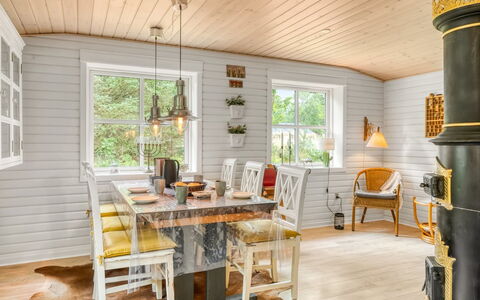 Ellinore - from the Sea: Dak, Huis, Huis, Verblijf, Siding, Landgoed, Oprit, Garden Gebouwen, Werf, Schuur