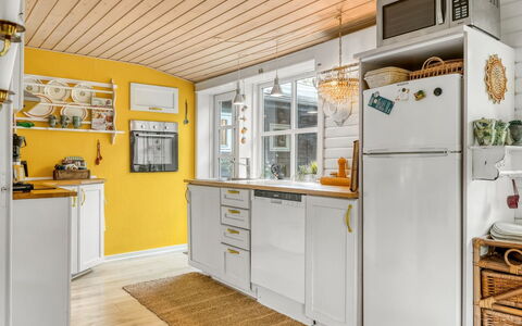 Ellinore - from the Sea: Dak, Huis, Huis, Verblijf, Siding, Landgoed, Oprit, Garden Gebouwen, Werf, Schuur